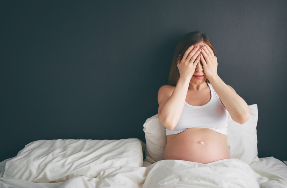 woman having pregnany migraine